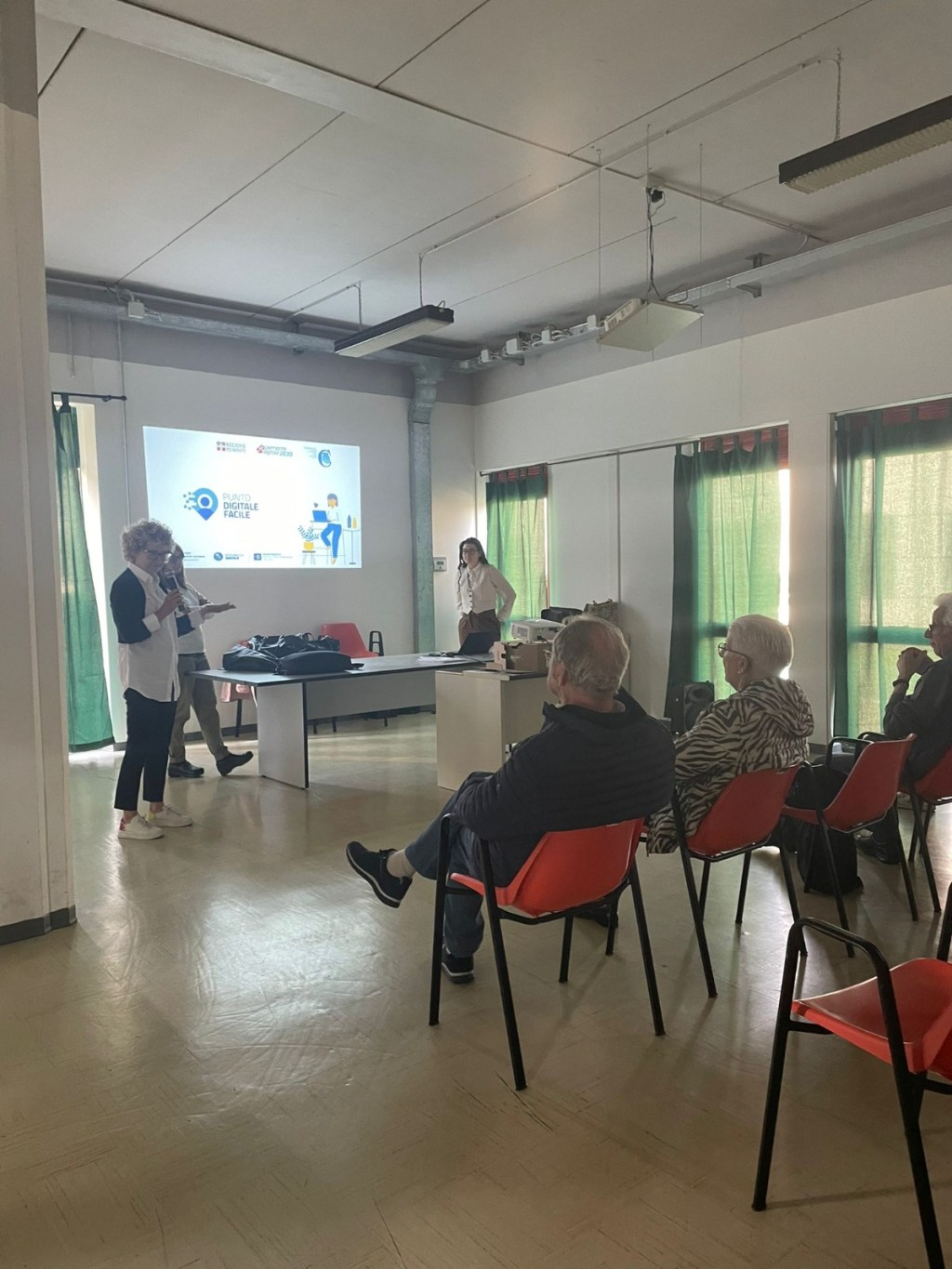 Sicurezza digitale per tutti: successo a Cuneo per l’iniziativa che insegna a difendersi dalle truffe online